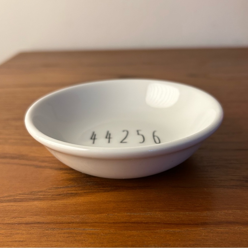 Elegant The Dish Ltd White Ceramic appetizer/ ring dish /bowl w/ 44526 in center